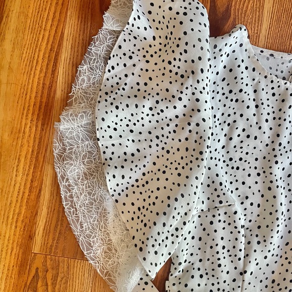She & Sky White Black Polka Dot Open Back Peplum Top with Lace Detail - Picture 3 of 6